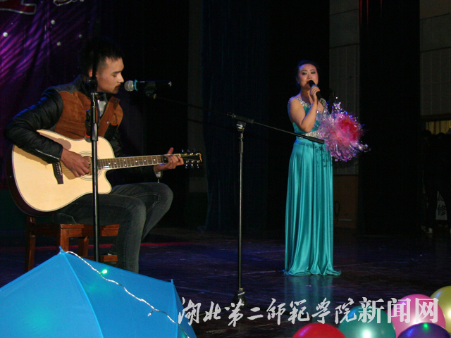 5.歌曲《因为爱情》.JPG
