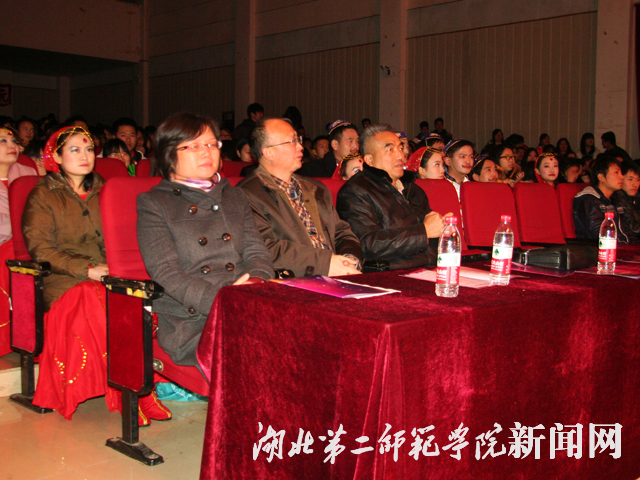 1.校领导出席晚会.JPG