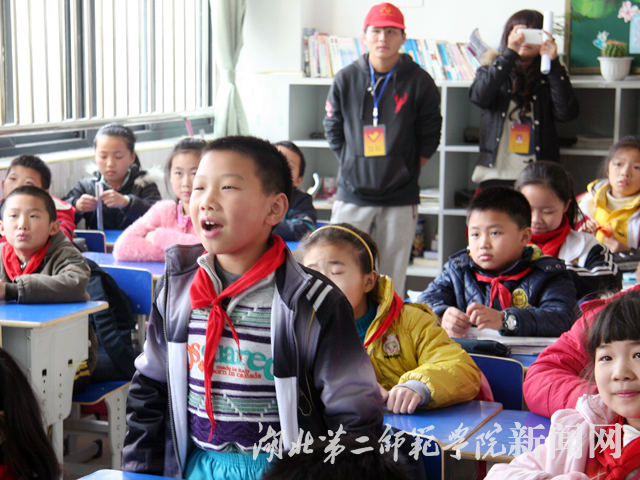 学生积极发言.jpg