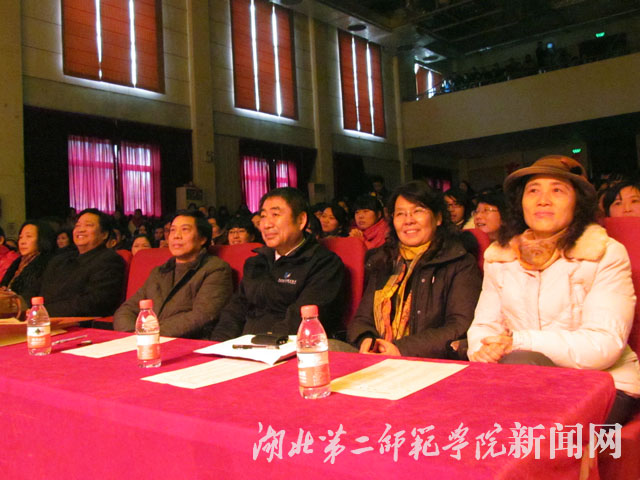 3继续教育学院院长李琦致新年贺词.jpg