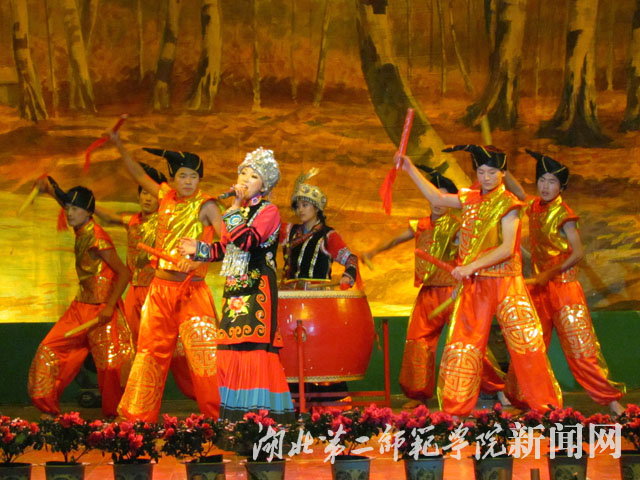 1.《神农架的梆鼓》.jpg