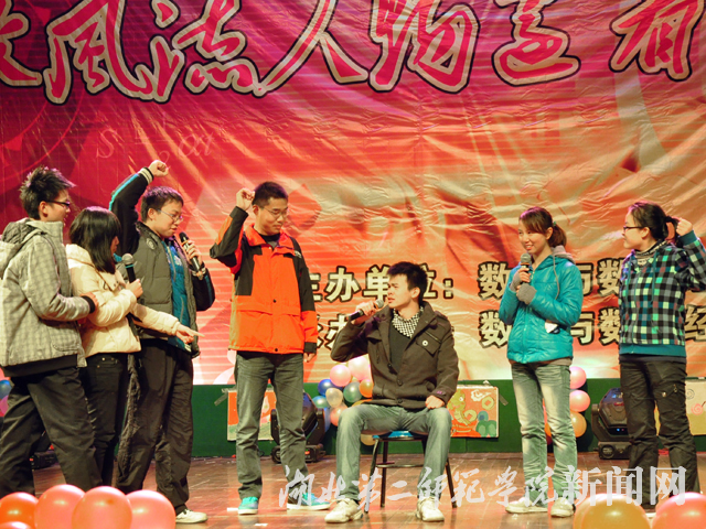 3 话剧《二师日记》贴近生活引起全场共鸣.jpg