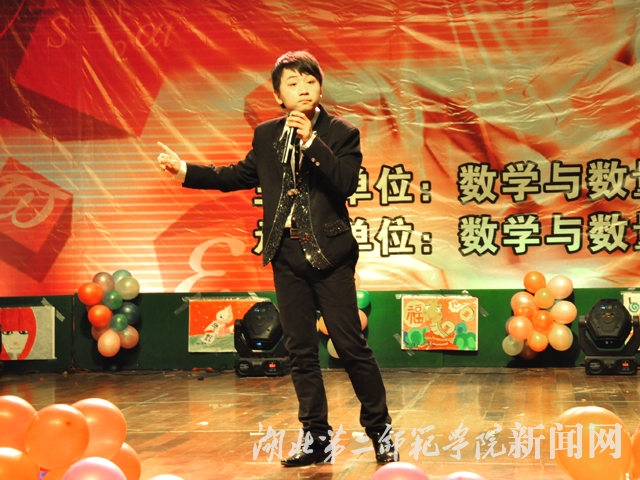 7 脱口秀《小周梦话》生动幽默.JPG