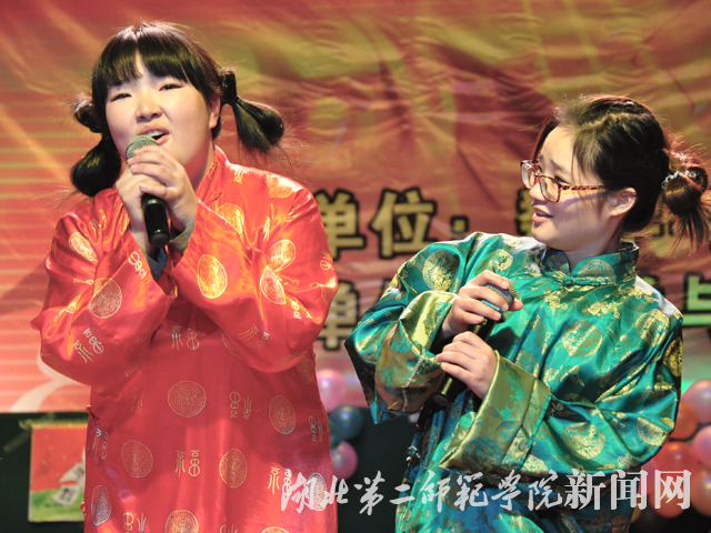 5 相声《红花绿叶》相得益彰.jpg