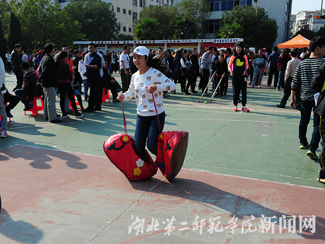 6.快乐大脚.jpg