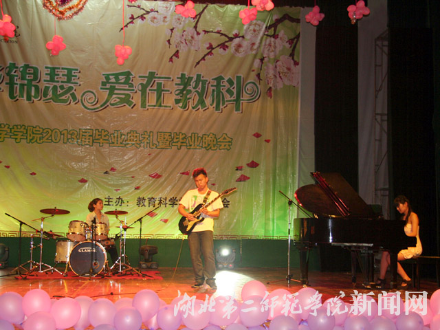 1.开场表演《MUST BE THE MUSIC》 .jpg