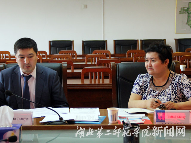 7.哈萨克斯坦校方代表介绍情况.jpg