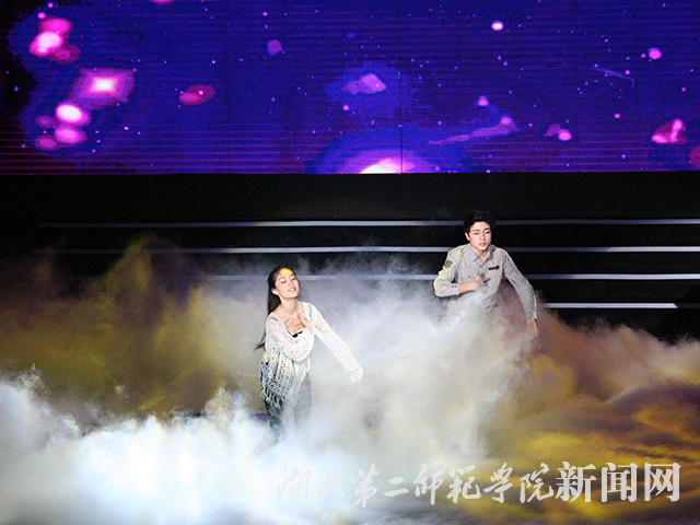 5.湖北第二师范学院“我们舞蹈队”.JPG