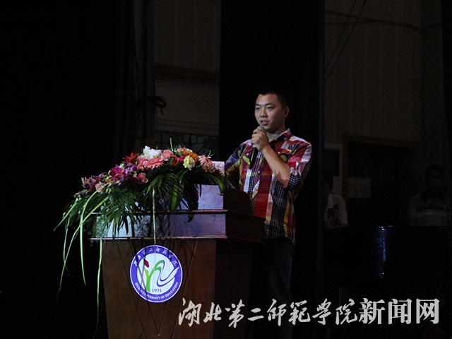 4.毕业生代表发言.jpg