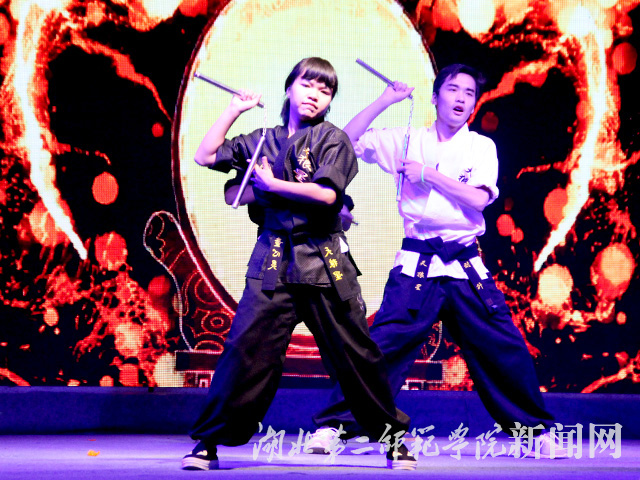 7.天狼星社团双截棍表演.jpg