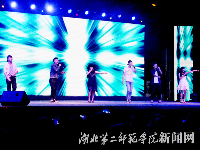 8.校园十佳歌手合唱表演.jpg