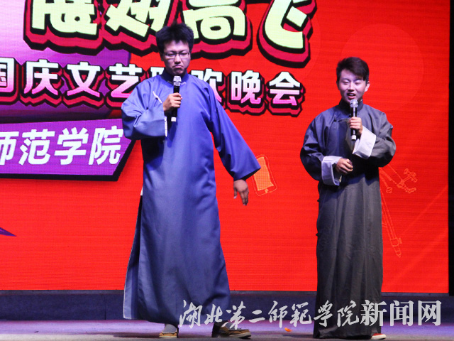 6.学生相声表演.jpg