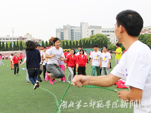 8.会后开展跳绳活动.jpg
