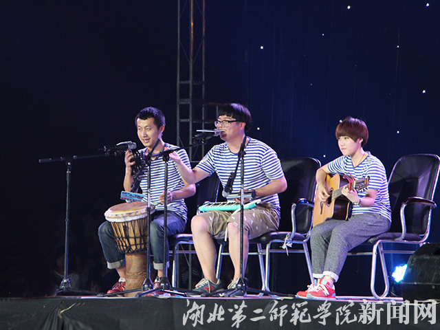 2.瓜子壳乐队《我说今晚月亮那么美，你说是的》.jpg