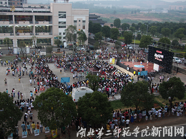 1.《高校达人秀》彩排鸟瞰图.jpg