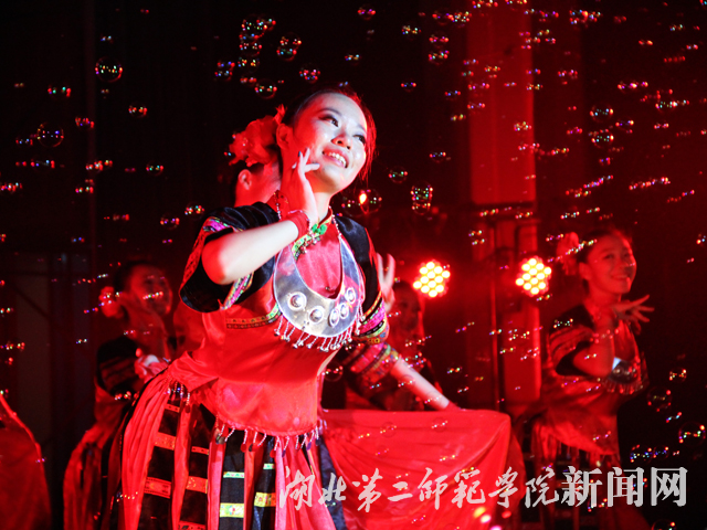 5.一抹红.jpg