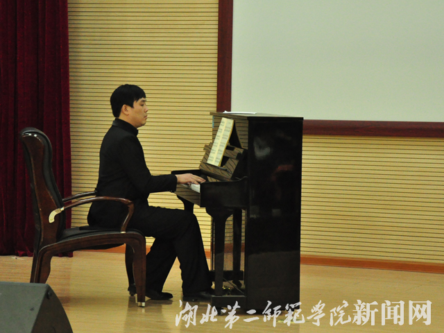 5.夏维 钢琴演奏.jpg