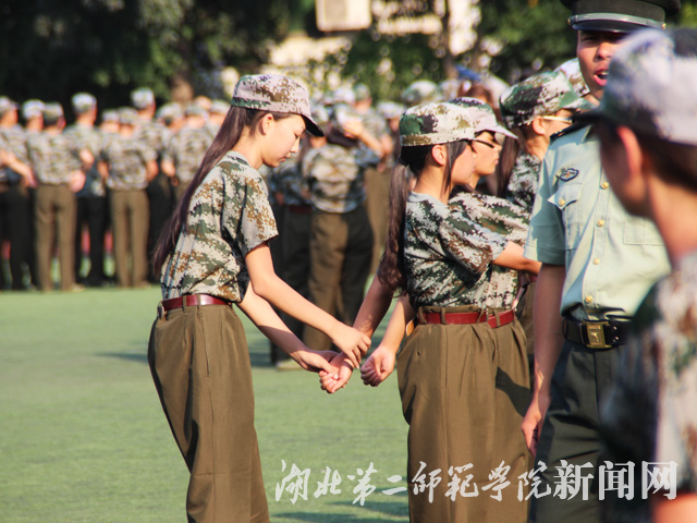 5.矫正军姿.jpg