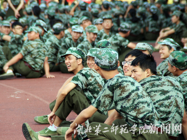 8.军训小憩.jpg
