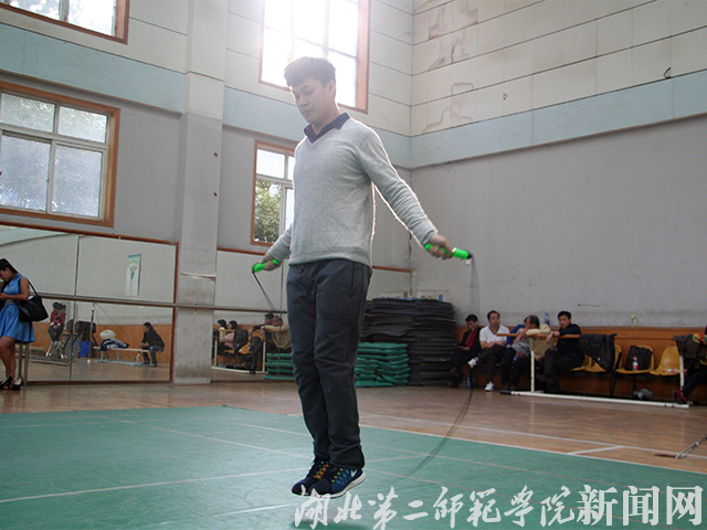 5.“回味童年”跳绳比赛.jpg