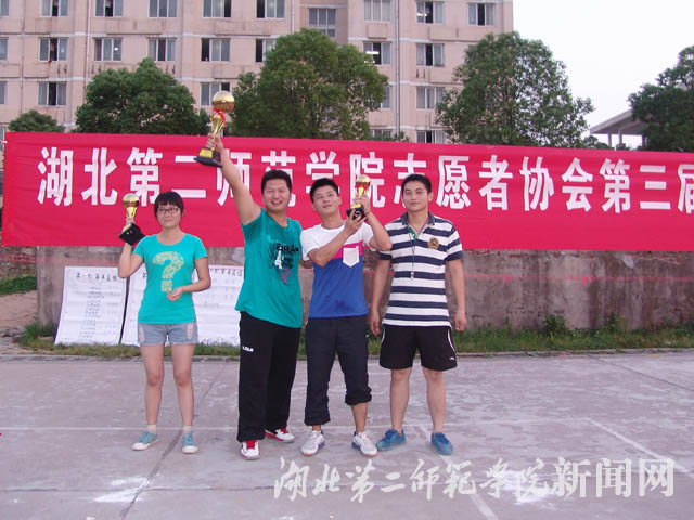 9.获奖团队代表.jpg