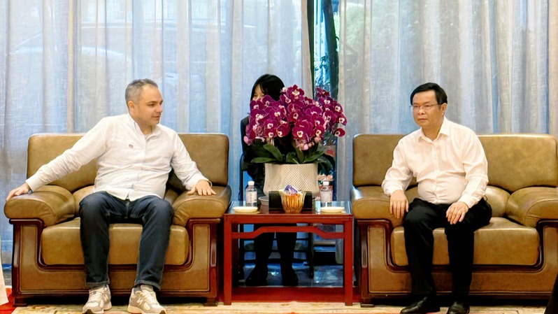 校长郑军会见格鲁吉亚教育、科学...